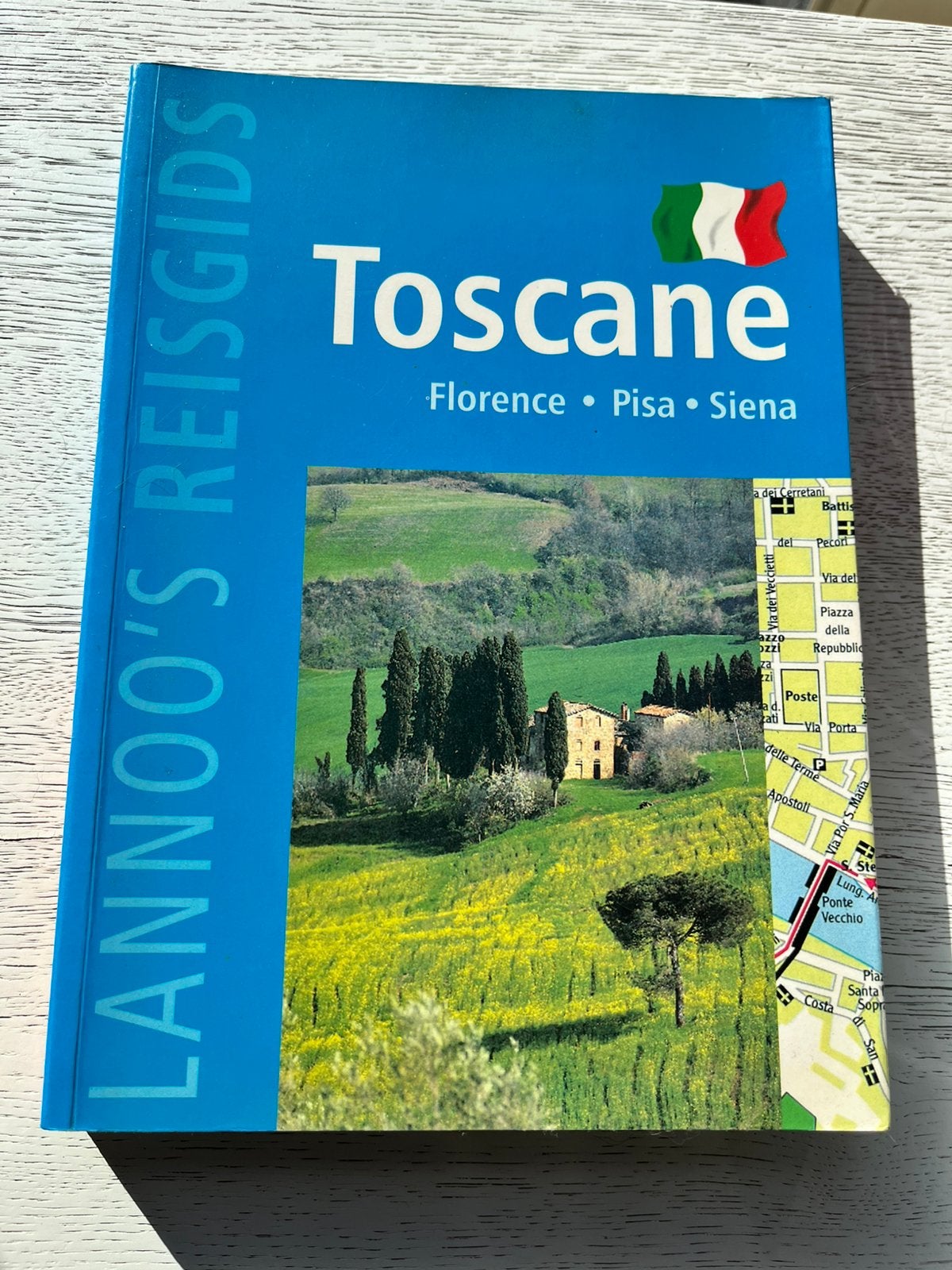 Toscane Lannoo’s reisgids, Guide ou Livre de voyage, Autres marques, Enlèvement ou Envoi, Comme neuf