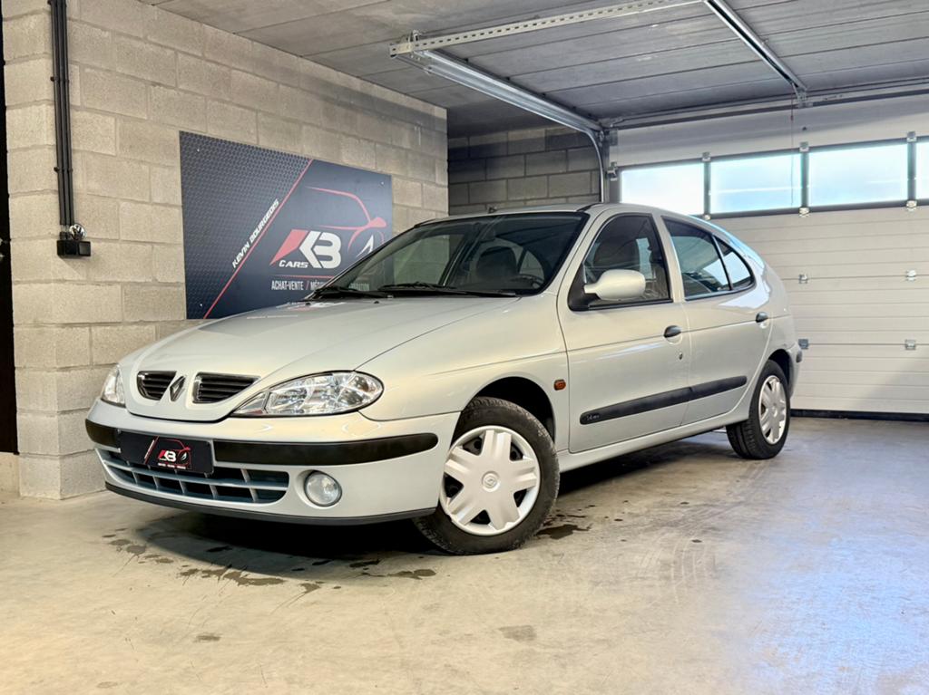 Renault Megane • 100.000 Kms • 1.4 16V 95PK • Benzine • LEZ, Auto's, Renault, Voorwielaandrijving, Stof, Zwart, 4 cilinders