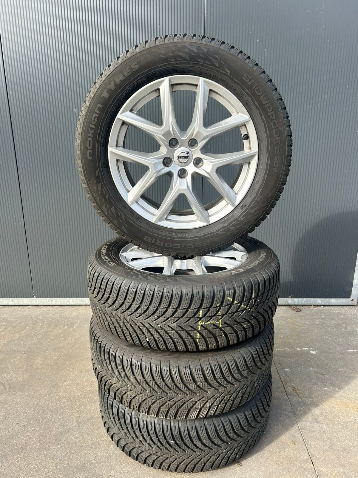 NIEUWE ORIGINELE Volvo XC90 banden + velgen set| 235/60/18, Neuf, Pneus hiver, Véhicule de tourisme, Enlèvement