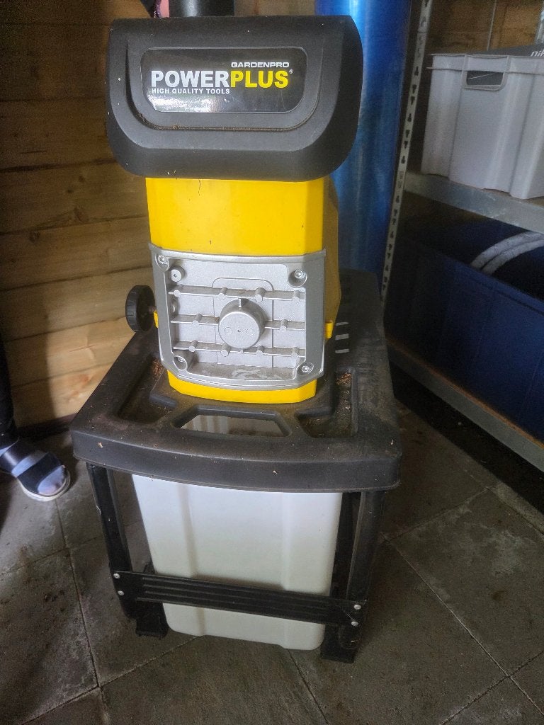 Hakselaar Powerplus POWXG6461, Ophalen, Gebruikt, Met opvangbak, Elektrisch