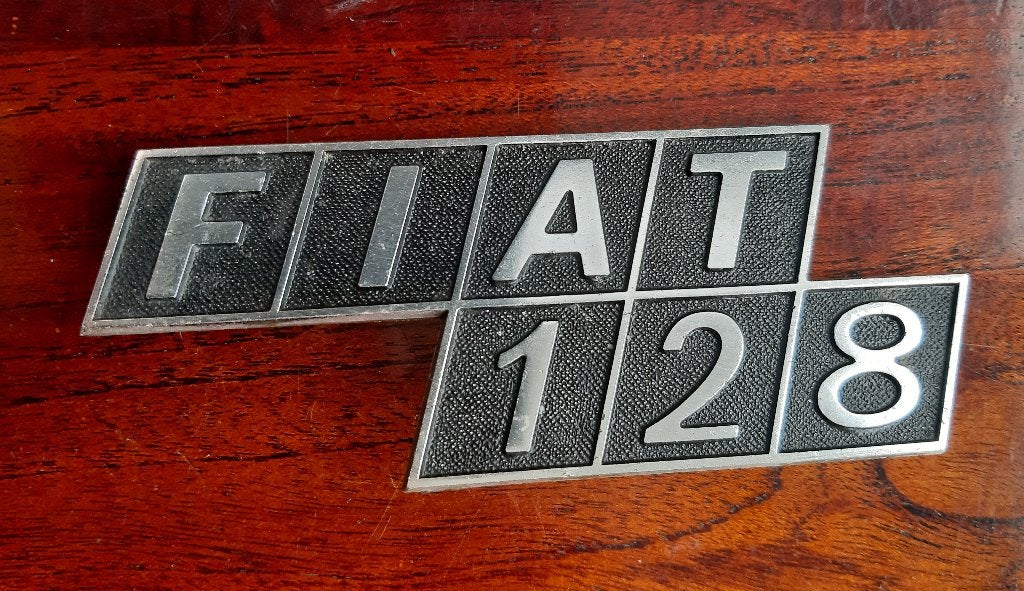 Fiat 128 embleem, Ophalen of Verzenden, Gebruikt, Fiat