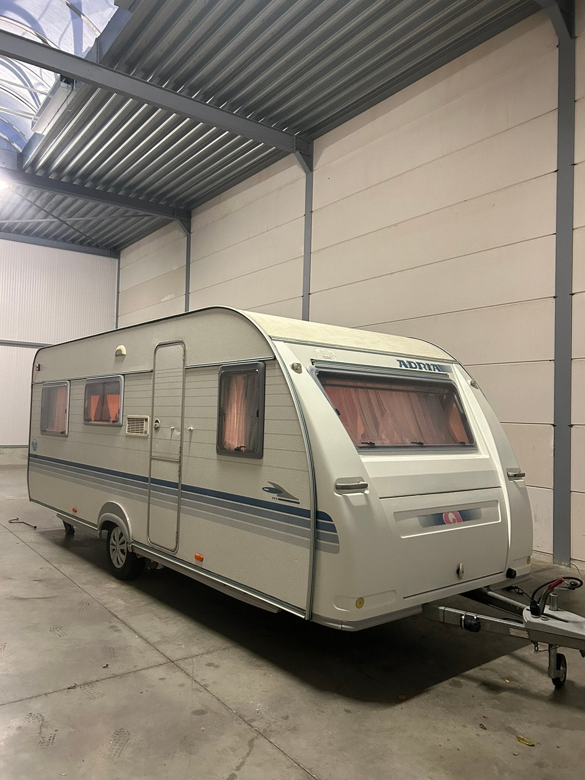 Caravan adria 7 persoons, Rondzit, Particulier, Voortentlamp, Adria