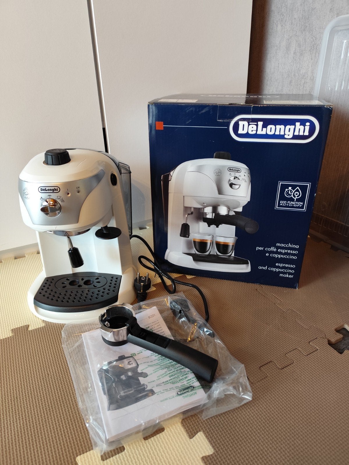 Machine à café DeLonghi ! NOUVEAU !, Neuf, Réservoir d'eau amovible, Café moulu, Enlèvement