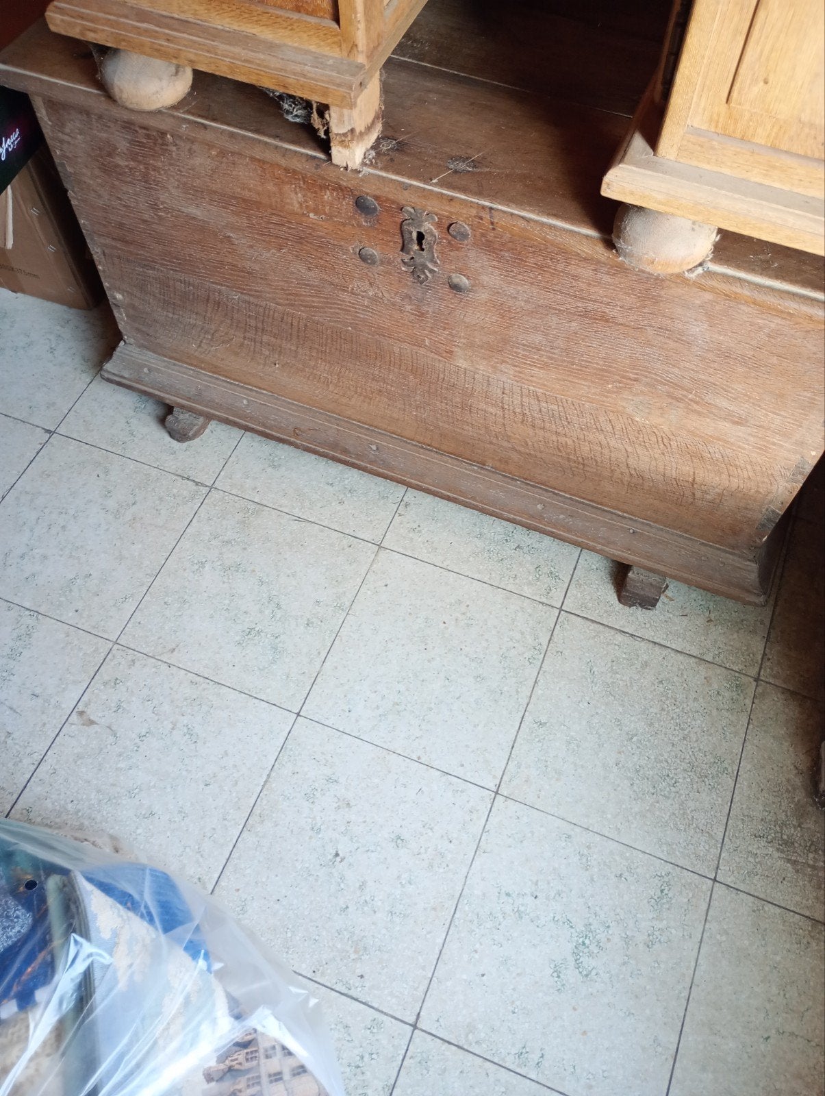 ancien coffre en chêne, Enlèvement, Chêne