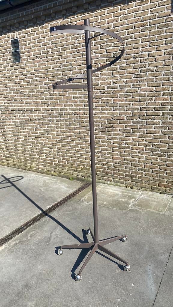 Metalen kledingrek , rond en heel stevig., Kleding | Dames, Ophalen, Gebruikt
