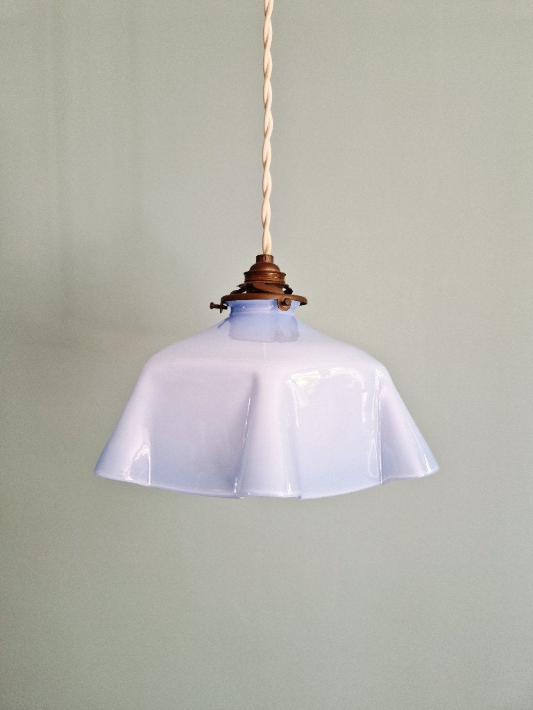 Suspension Art Déco en opaline mauve plissée, 1920-30, Enlèvement ou Envoi