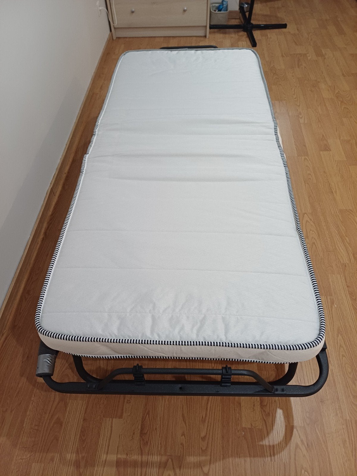 Nieuw opklapbed op wielen, Ophalen