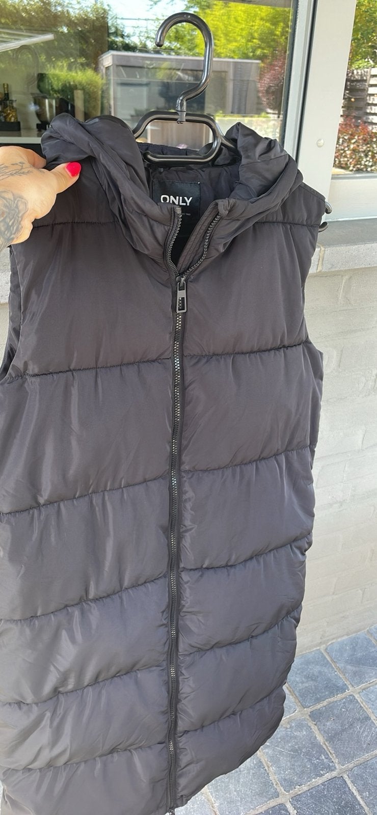 Lange zwarte bodywarmer Only XS, Kleding | Dames, Bodywarmers, Ophalen, Zo goed als nieuw, Maat 34 (XS) of kleiner