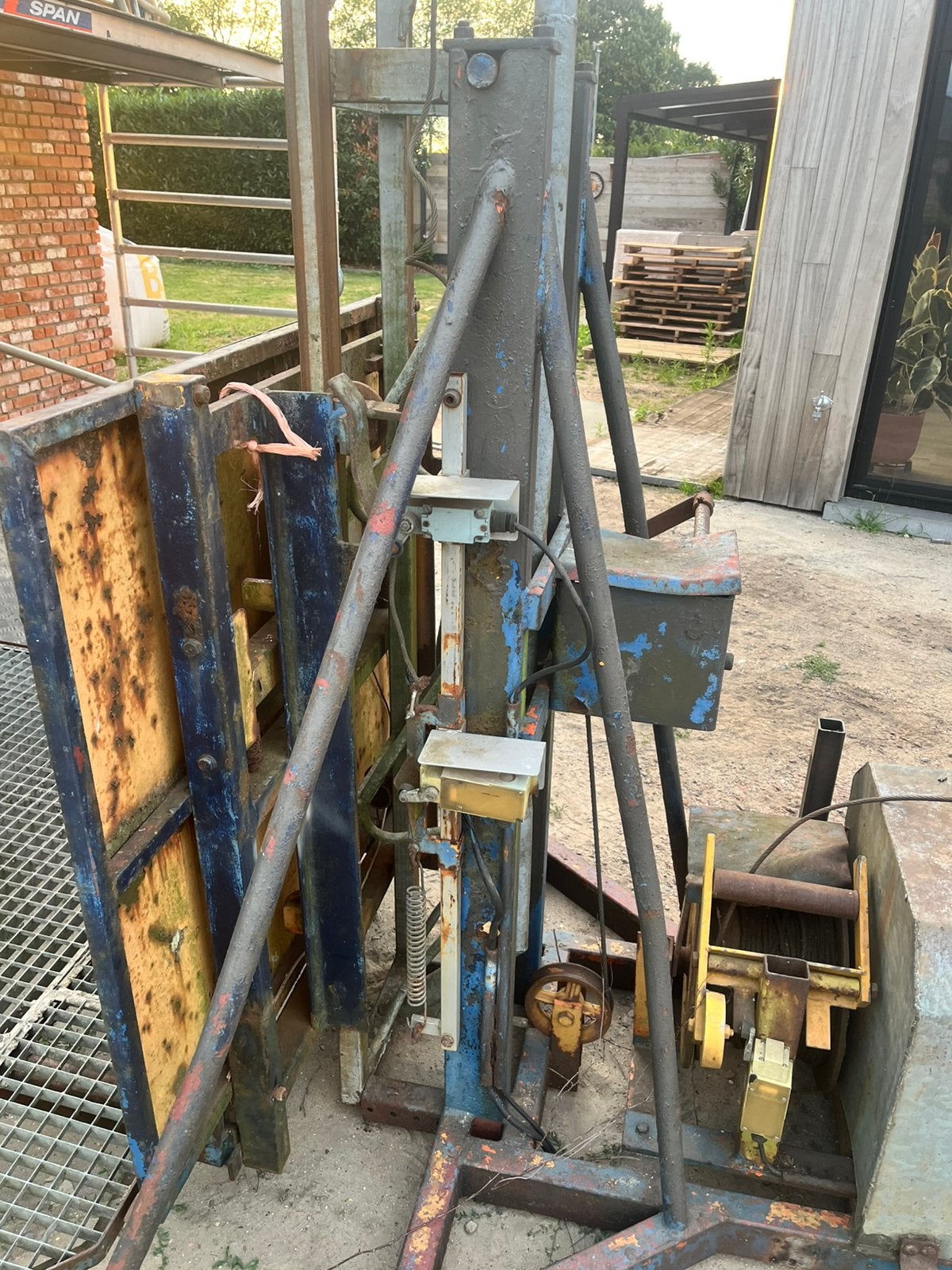 Bouwlift 7 m hoog, Doe-het-zelf en Bouw, Ophalen, Zo goed als nieuw