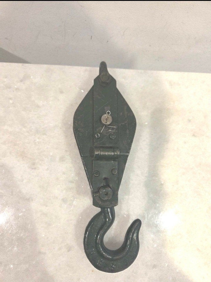 Industriële Katrol met Haak – Decoratief & Functioneel – €35, Antiek en Kunst, Ophalen of Verzenden