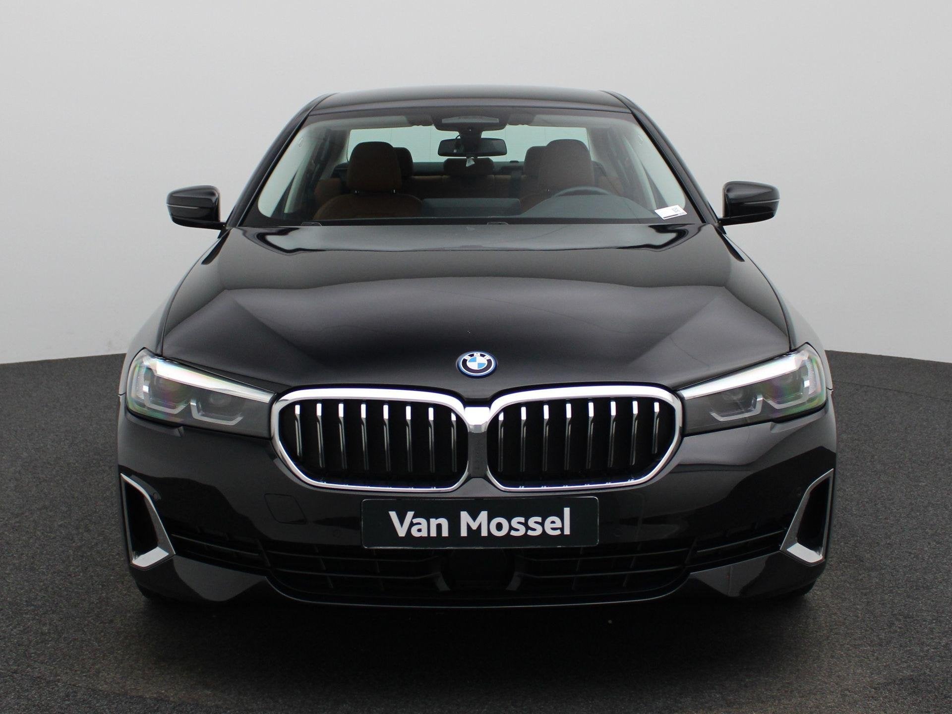 BMW 5 Reeks Berline 530e 215kW xDrive Schuifdak/Zonnedak | N, Stof, 4 cilinders, 2000 kg, Zwart
