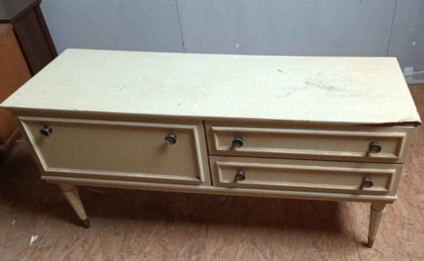 meuble bas et 2 tables de nuit a renover, Enlèvement