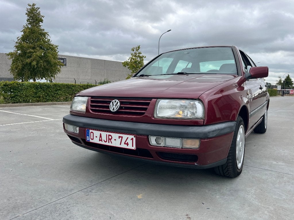 VW VENTO 1.9 DIESEL 153000 KM OLDTIMER, Rouge, Essai à domicile, Achat, Beige