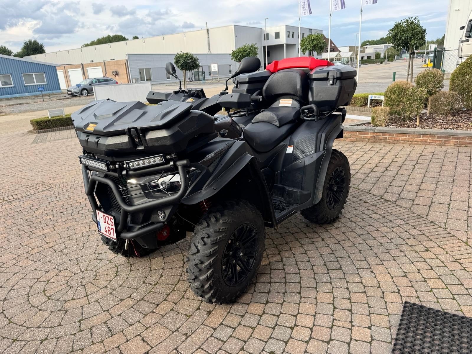 Kymco mxu 700, Motoren, 700 cc, 11 kW of minder, 1 cilinder