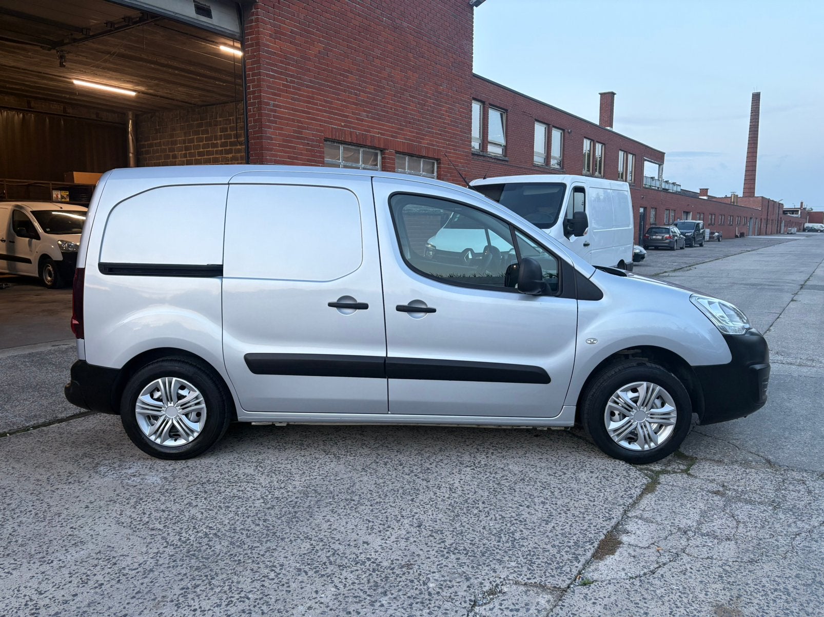 Citroën Berlingo 54 Dkm Essence GVV ! ! !, Autos, Argent ou Gris, Achat, 1250 kg, Euro 6