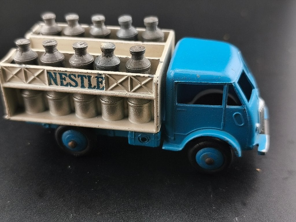 DINKY TOYS FRANCE FORD LAITIER NESTLÉ REF 25/O, Hobby & Loisirs créatifs, Enlèvement ou Envoi, Utilisé, Bus ou Camion, Dinky Toys