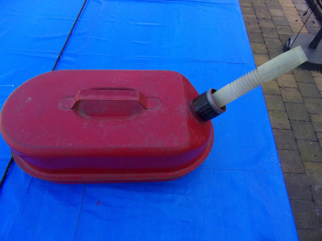 reservoir de Carburant rouge en métal   5l      JERRICAN, Enlèvement ou Envoi, Utilisé