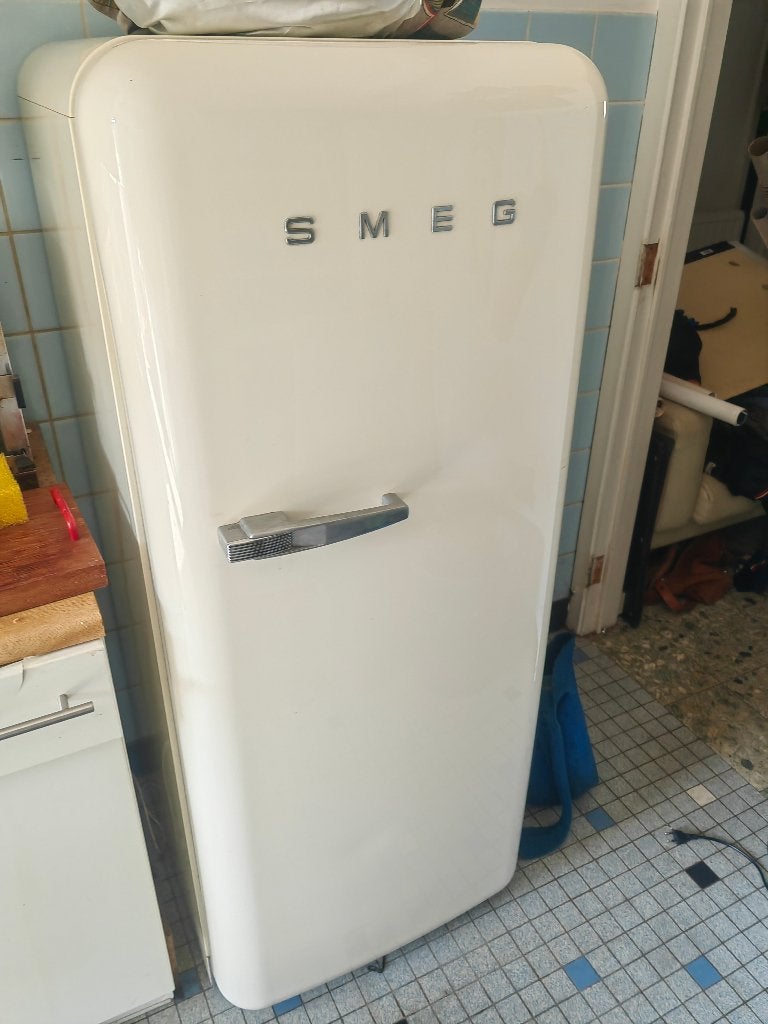 DEAL: Smeg  – Modèle FAB28 (Crème), Enlèvement, Utilisé, Avec compartiment congélateur