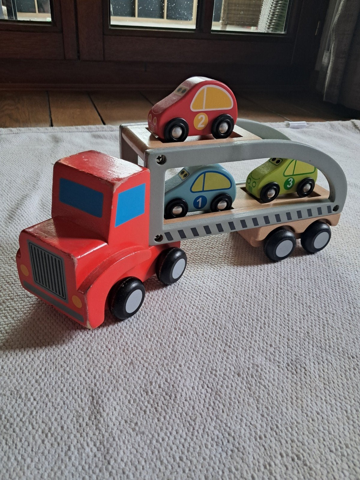 vrachtwagen met 3 autootjes, Ophalen of Verzenden, Gebruikt, Rij- of Hobbelspeelgoed