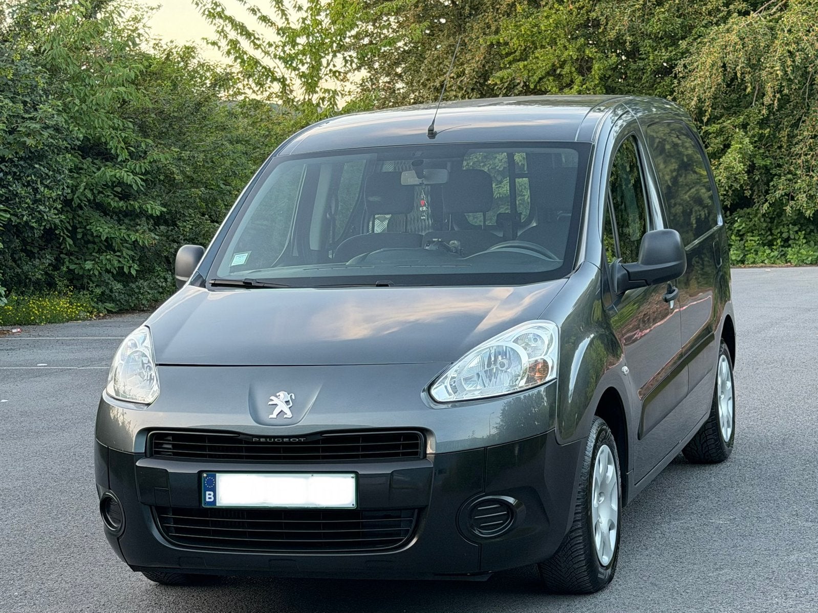 Peugeot Partner 1.6 Hdi/1 Main - Airco - 3Pl - Boekje - BTW, Voorwielaandrijving, Parkeersensor, 4 cilinders, https://public.car-pass.be/vhr/d8f812ad-d853-4c2a-94e3-9f685fad40d1