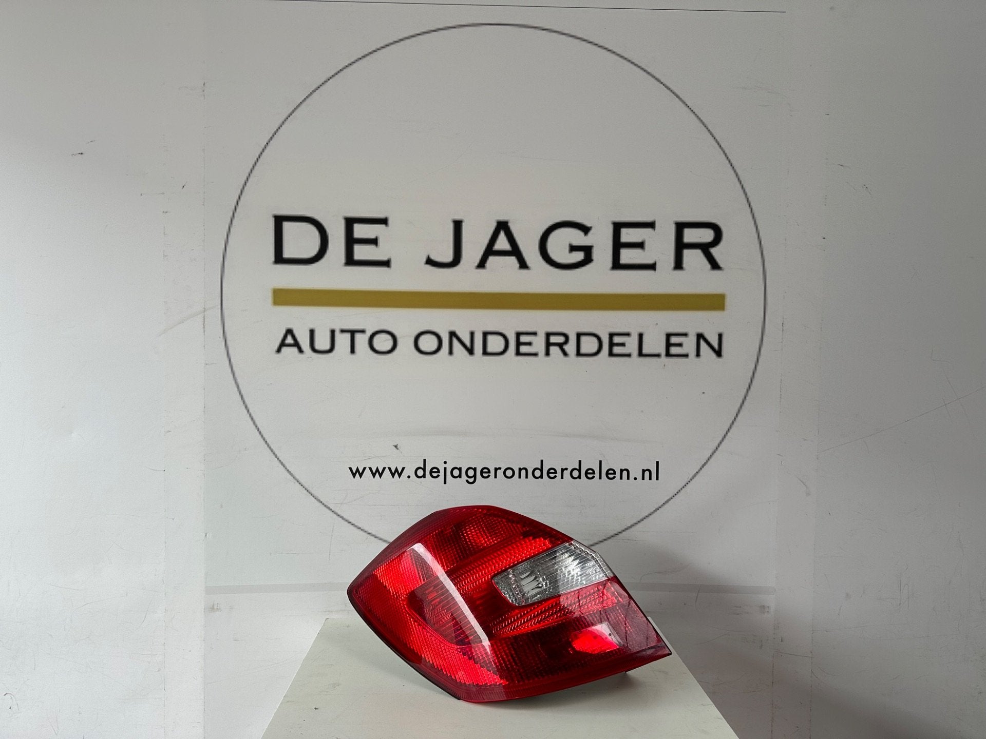 SKODA FABIA 5J6 ACHTERLICHT LINKS ACHTER 5J6945095, Tr. Vaclava Klementa 869
293 01  Mlada Boleslav, CZ, Skoda, Skoda Auto a.s.