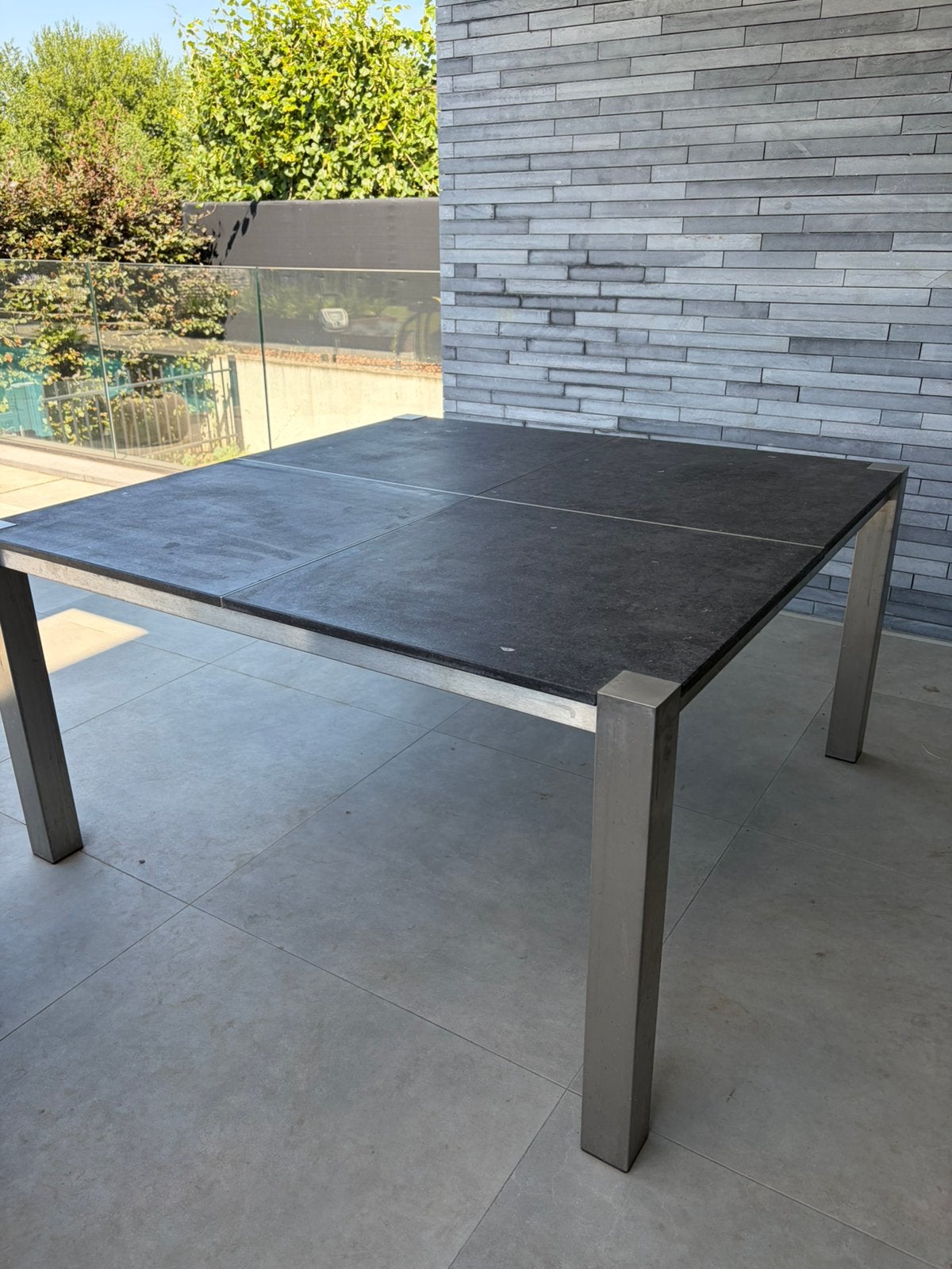 Blauwe hardstenen tuintafel 150x150, Ophalen, Zo goed als nieuw