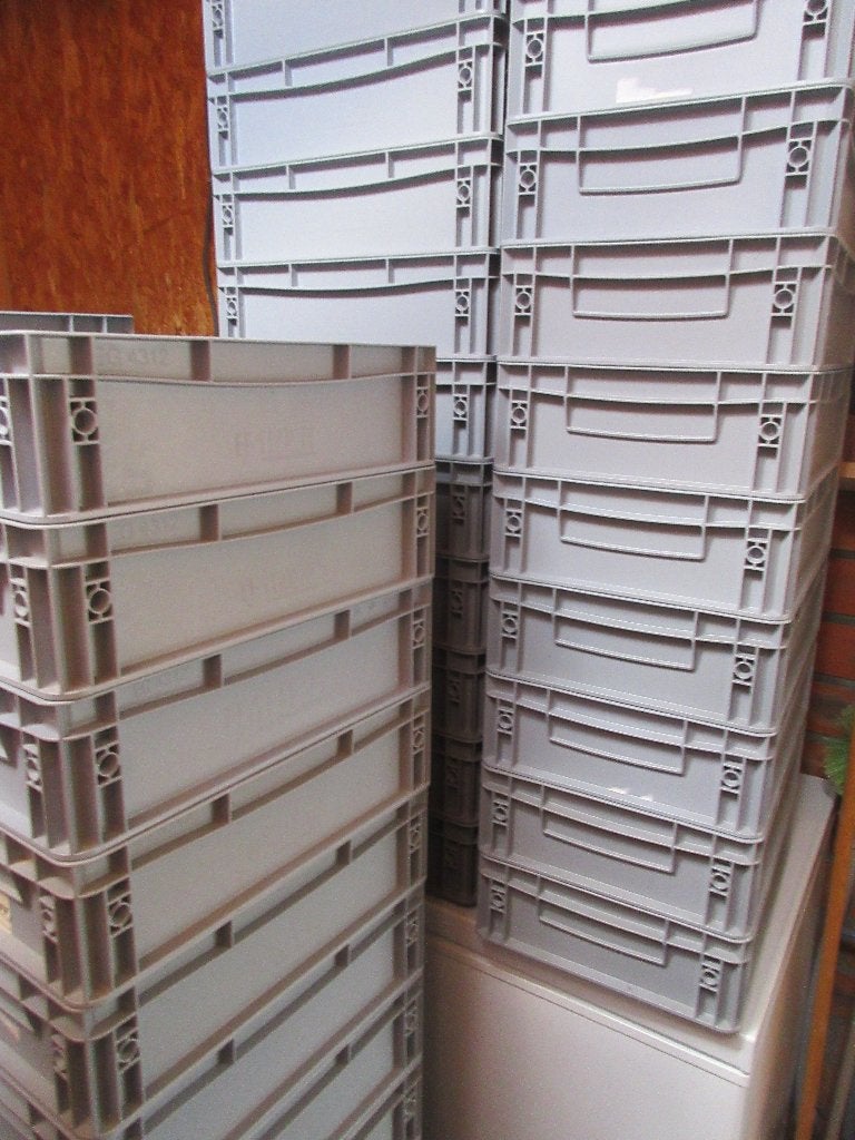 50 plastiek bakken, Ophalen, Zo goed als nieuw