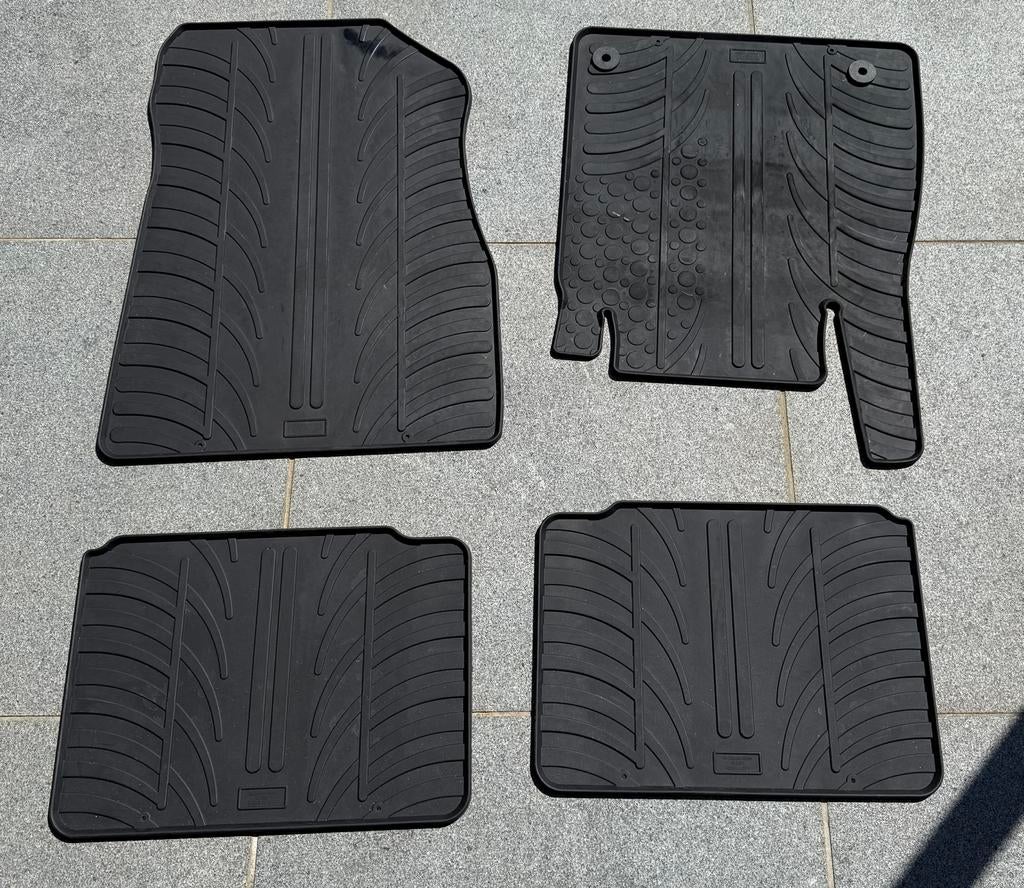 Tapis Nissan Micra (caoutchouc), Enlèvement, Comme neuf