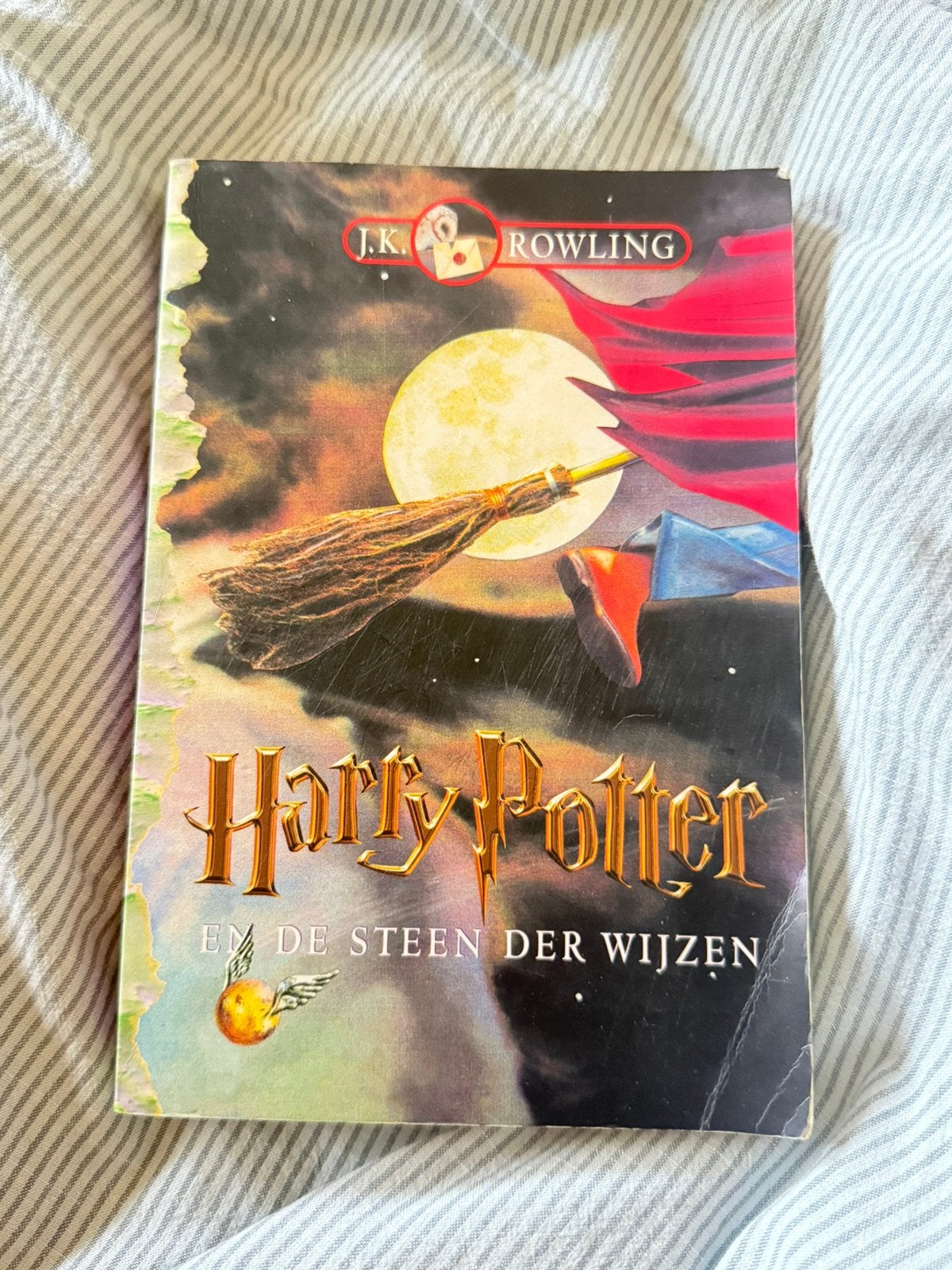 Boek Harry Potter en de Steen Der Wijzen, Verzamelen, Harry Potter, Ophalen of Verzenden, Zo goed als nieuw