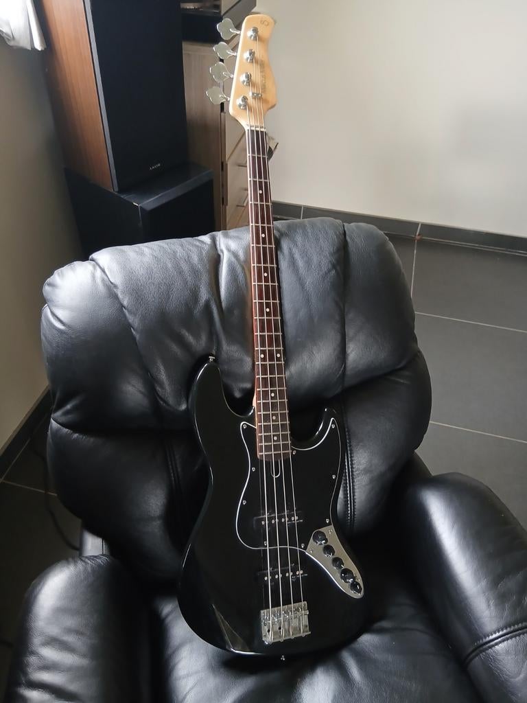 Marcus miller v3 + draagtas, Musique & Instruments, Instruments à corde | Guitares | Basses, Enlèvement