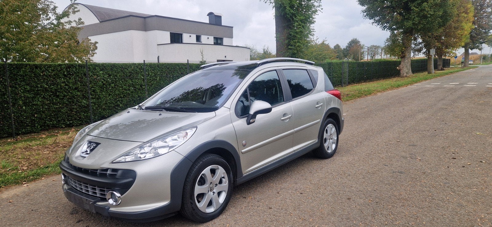 très belle 207, hdi, peux rouler 64.000km seulement !, Auto's, Zwart, Verwarmde buitenspiegels, Leder en Stof, Bedrijf