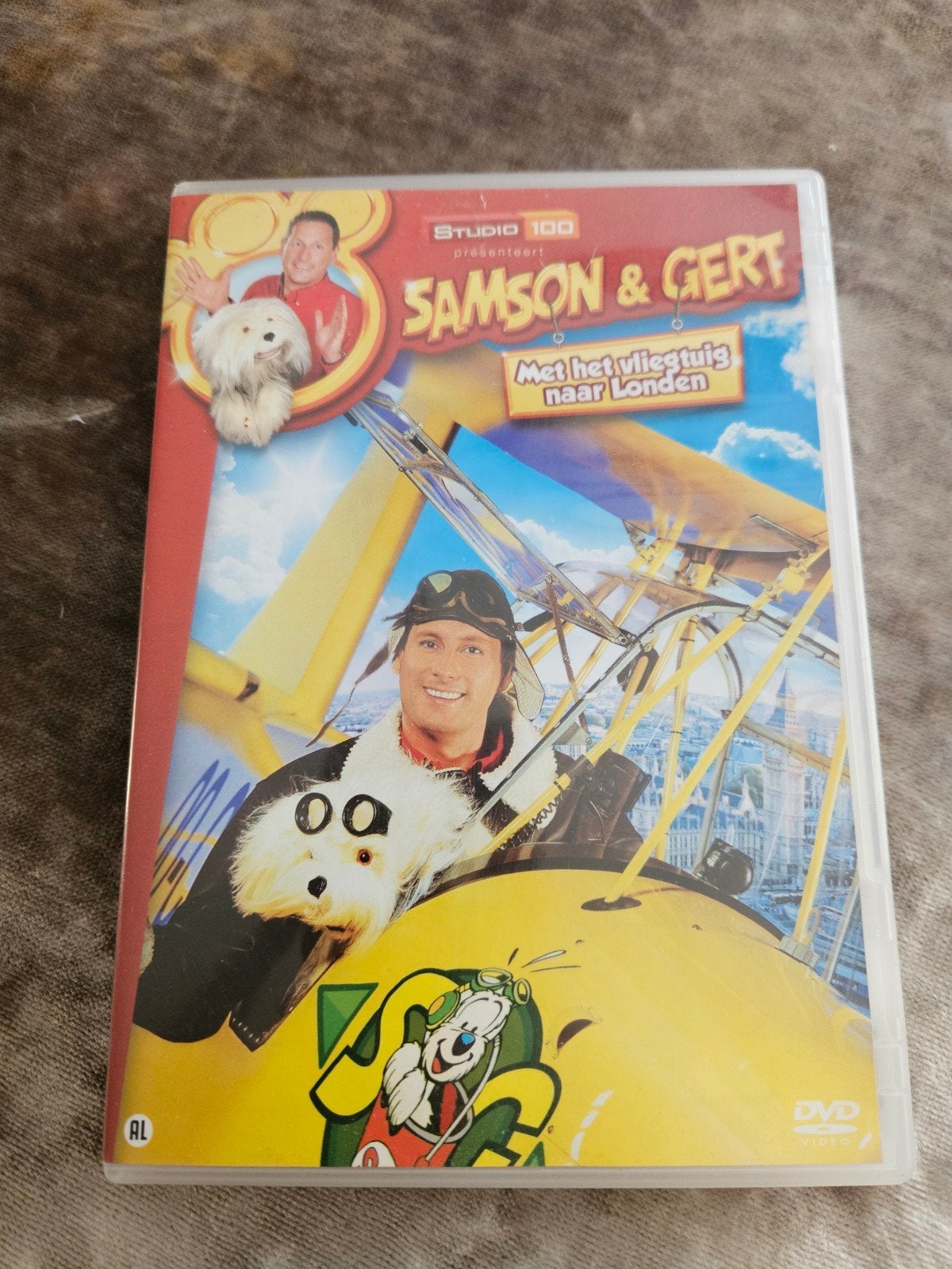 Dvd Samson & Gert Met het vliegtuig naar Londen, Enlèvement