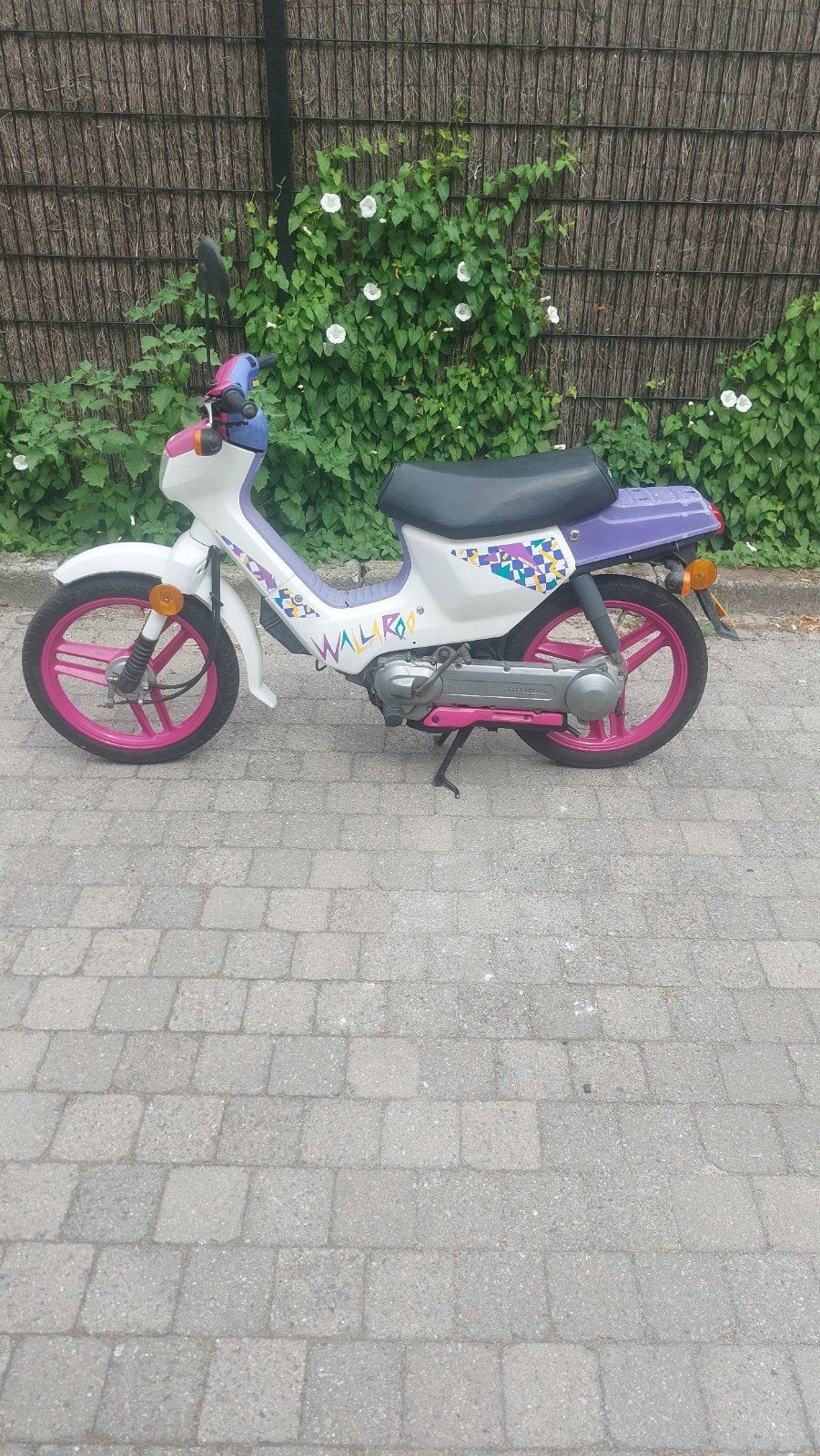 honda wallaroo grafitti a klasse, Fietsen en Brommers, Brommers | Honda, Ophalen, Klasse A (25 km/u), 49 cc, Zo goed als nieuw
