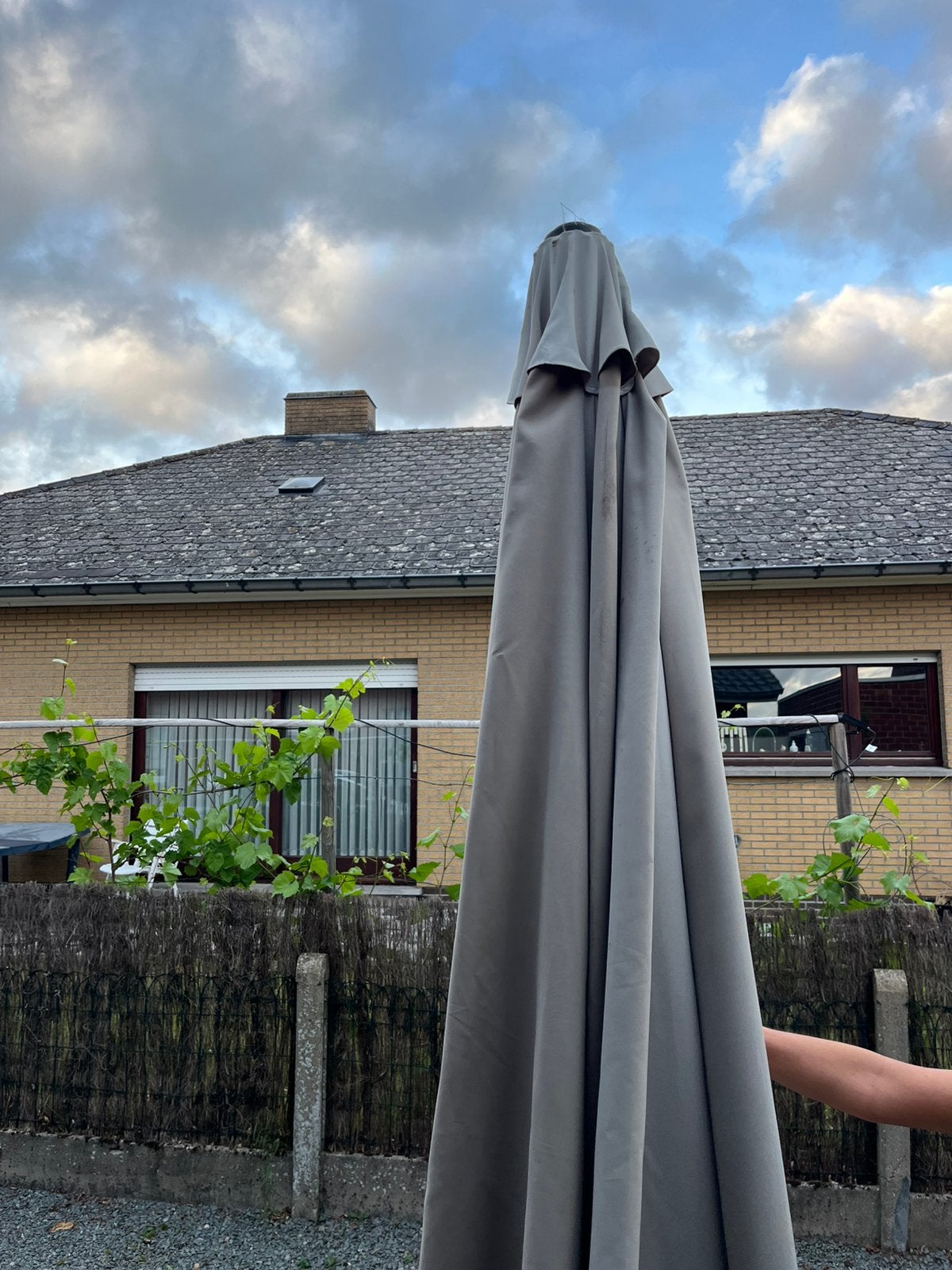 Parasol + voet, Ophalen, Zo goed als nieuw