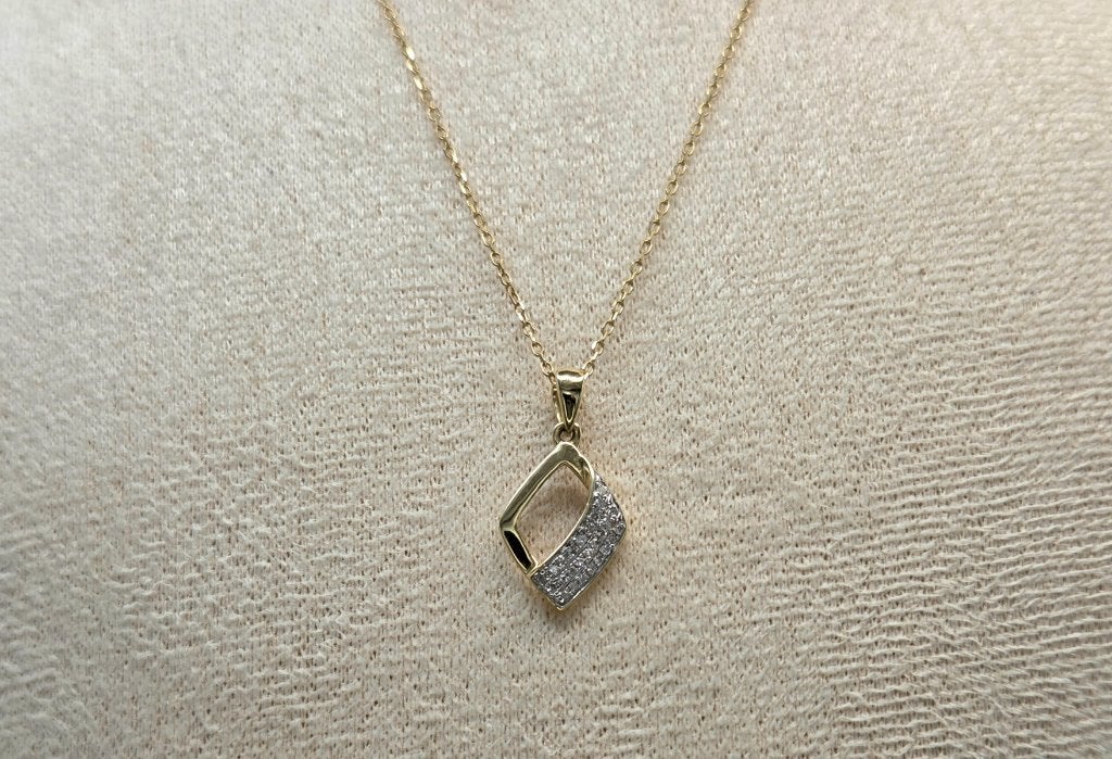 Gouden ketting met bi-color hanger en diamanten. 2026/660, Overige voorstellingen, Ophalen of Verzenden, Zo goed als nieuw, Goud