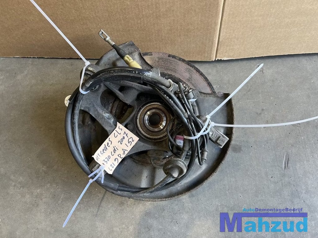 MERCEDES CLS C219 W211 RECHTS ACHTER fusee wiellager schijf, Gebruikt, Mercedes-Benz AG, Mercedes-Benz, Mercedesstrasse 120
70372  Stuttgart, DE