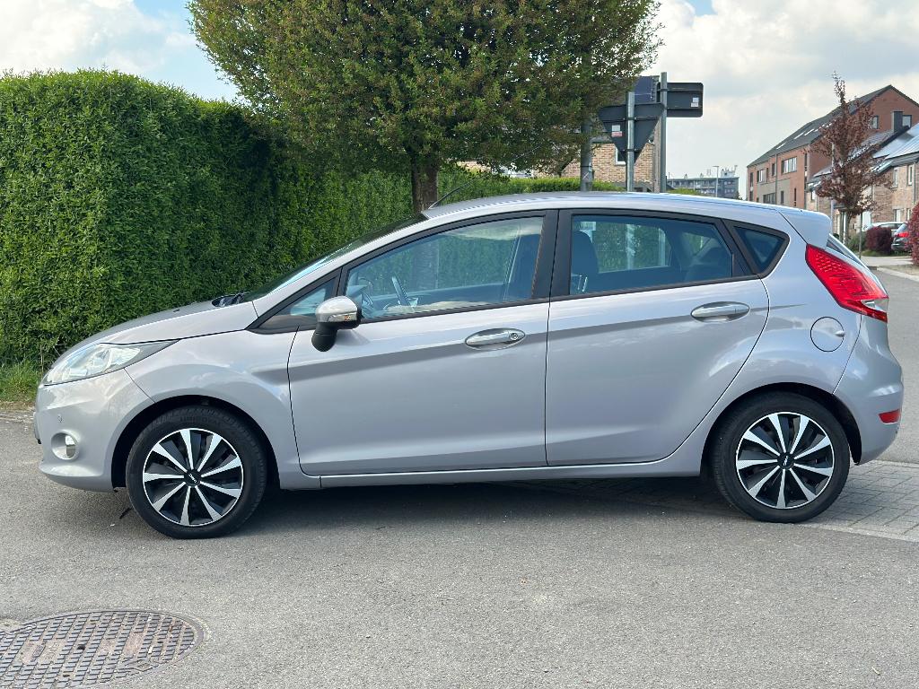 Ford fiesta TITANIUM 1.4Tdci 1st Eigenaar klaar  registreren, Auto's, Euro 5, Stof, Bedrijf, Fiësta