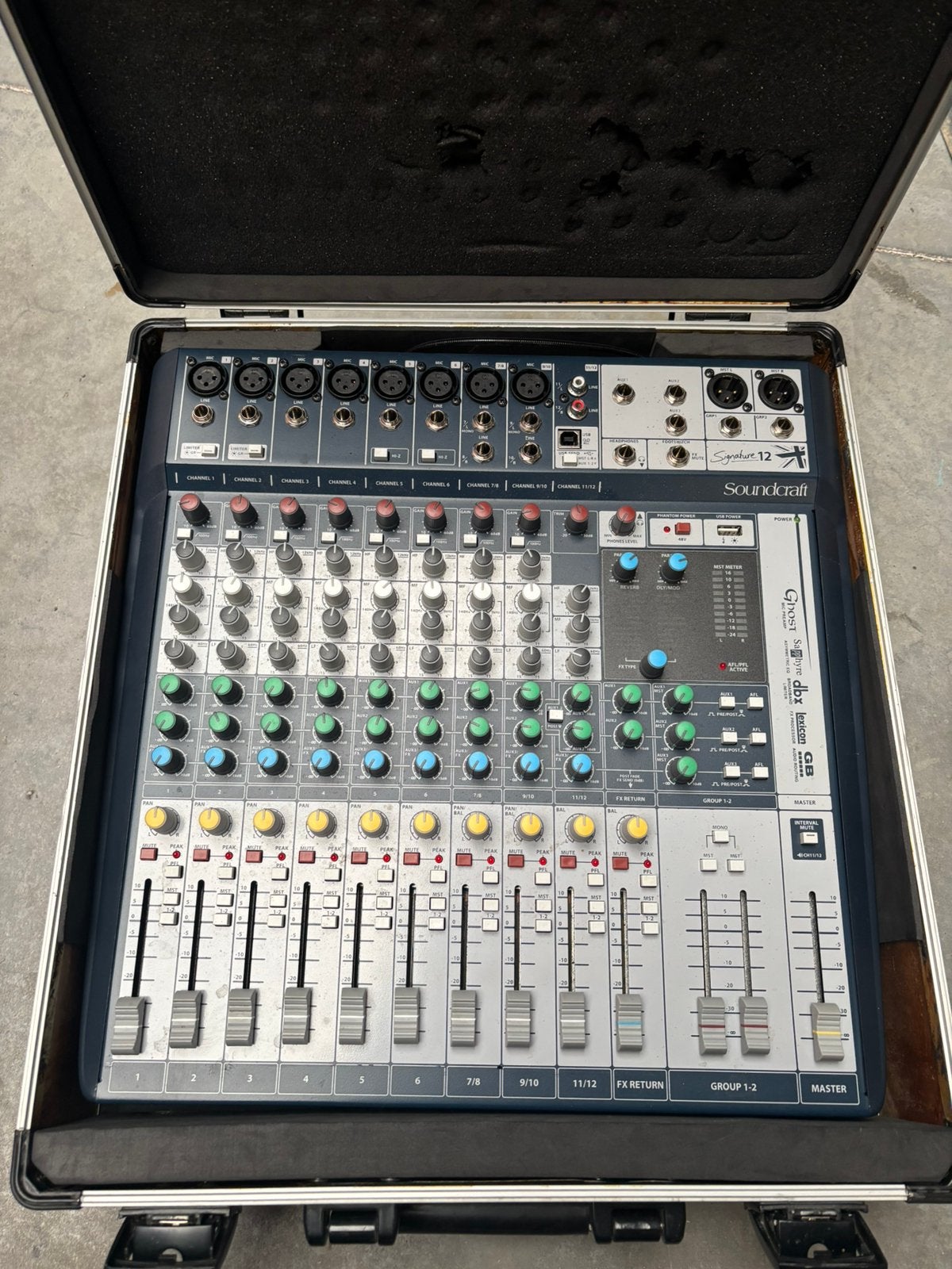 Soundcraft Signature 12 analoog mengpaneel in koffer, Ophalen, Zo goed als nieuw, 10 tot 20 kanalen, Microfooningang