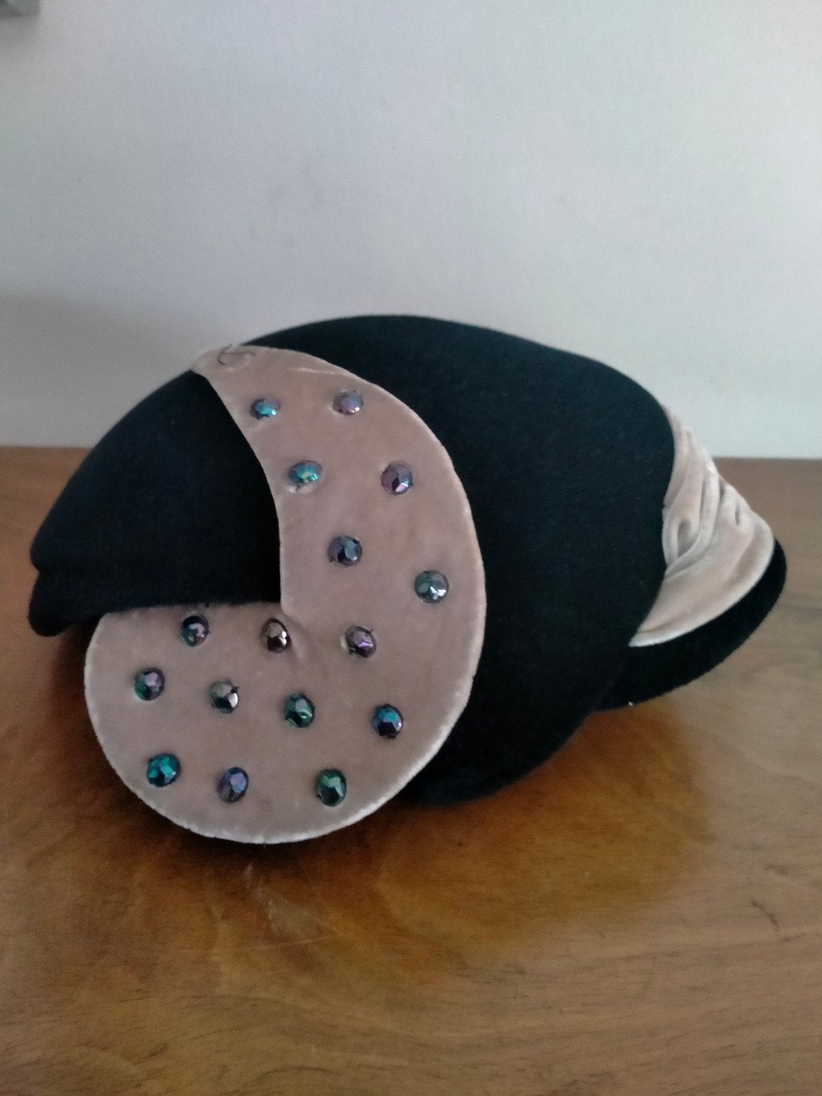 Vintage vilten hoedje, Kinderen en Baby's, Kinderkleding | Petten en Hoeden, Ophalen