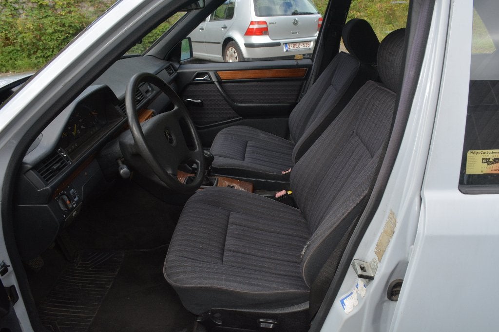 Mercedes 200D uit 1993, foto 10