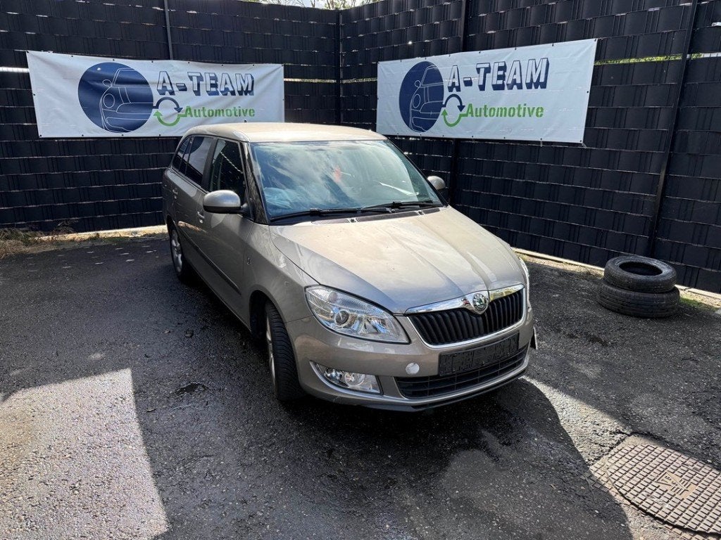 PHARE / OPTIQUE AVANT DROIT Fabia II Combi (|5J1941018D|), Utilisé, Info@skoda-auto.de, Skoda, Max-Planck-Straße  3-5
64331  Weiterstadt, DE