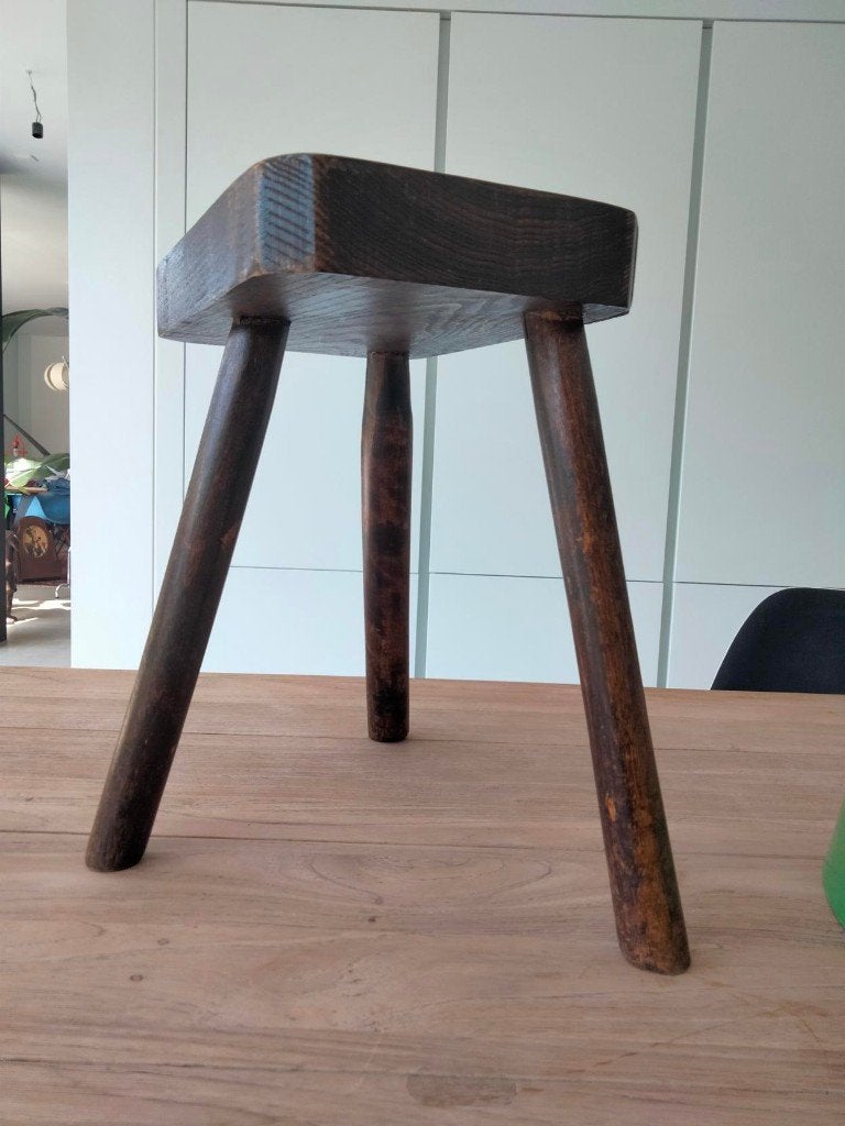 vintage Brutalist houten krukje stool tabouret tripod, Maison & Meubles, Accessoires pour la Maison | Autre, Utilisé, Bois, Vintage