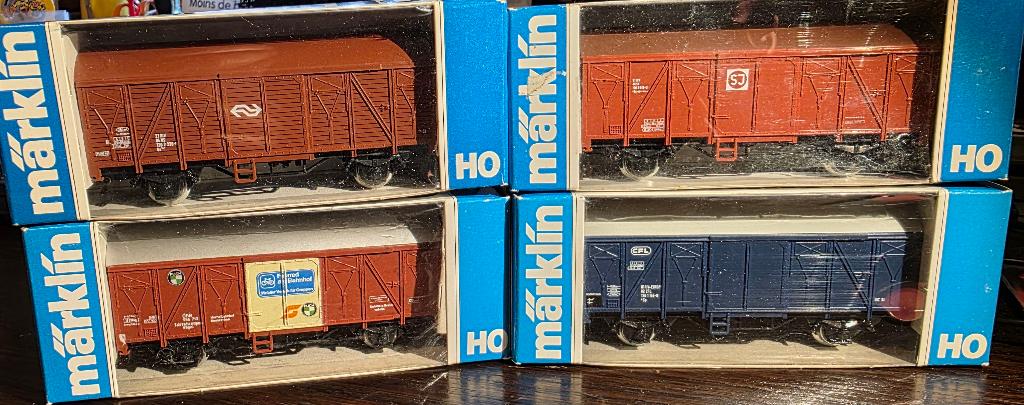 3481. Set van 4 H0 Märklin overdekte auto's., Hobby en Vrije tijd, Modeltreinen | H0, Wagon, Ophalen of Verzenden, Märklin, NS
