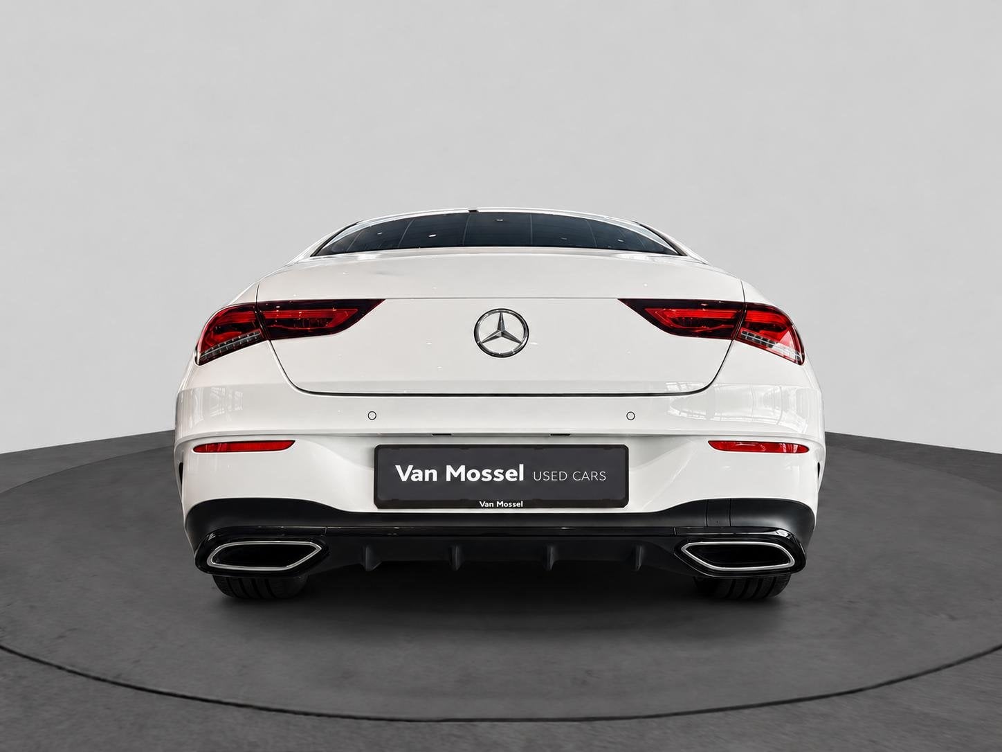 Mercedes-Benz CLA 180 AMG Line + LED + CAMERA + TREKHAAK + 1, Stof, Gebruikt, 4 cilinders, Wit
