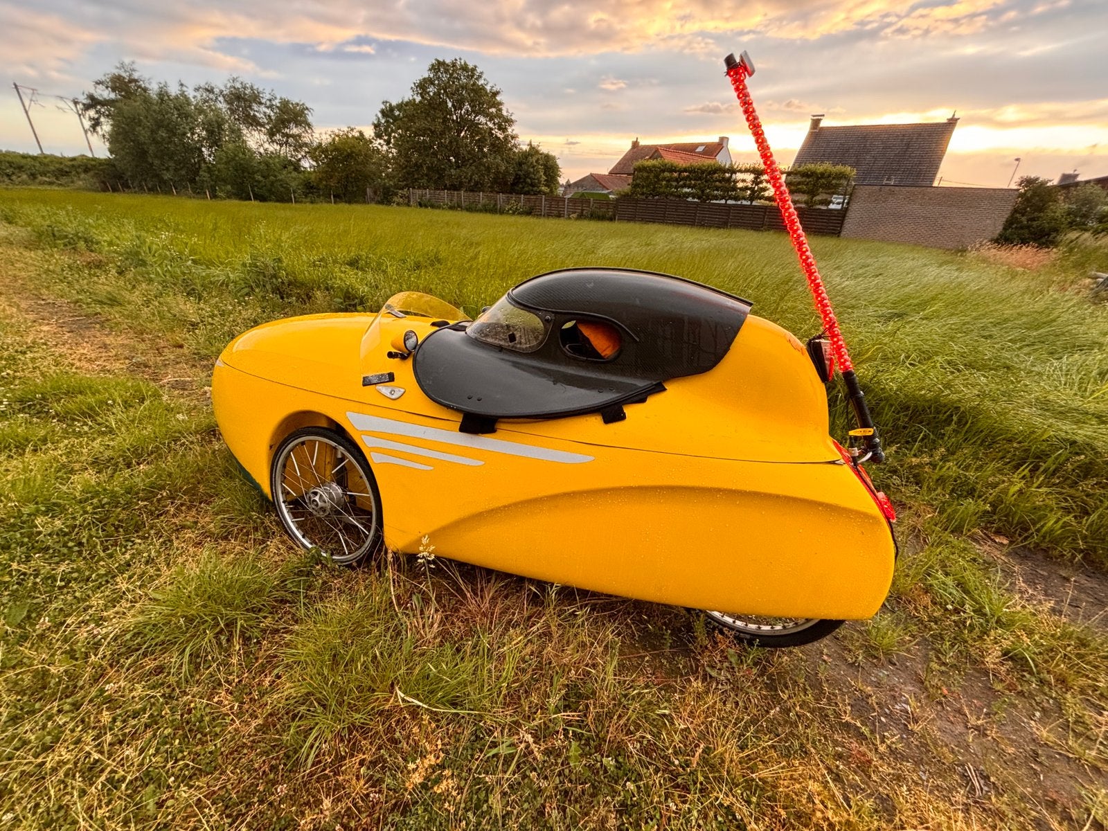 E-Mango velomobiel met Hood, Lupine SL X & veel features, Sinner, Guidon bas, Frein à tambour, Enlèvement