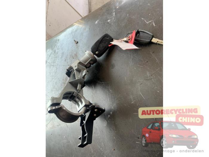 Kontaktslot + Sleutel van een Fiat Punto Grande, Gebruikt, -, -, Ophalen of Verzenden