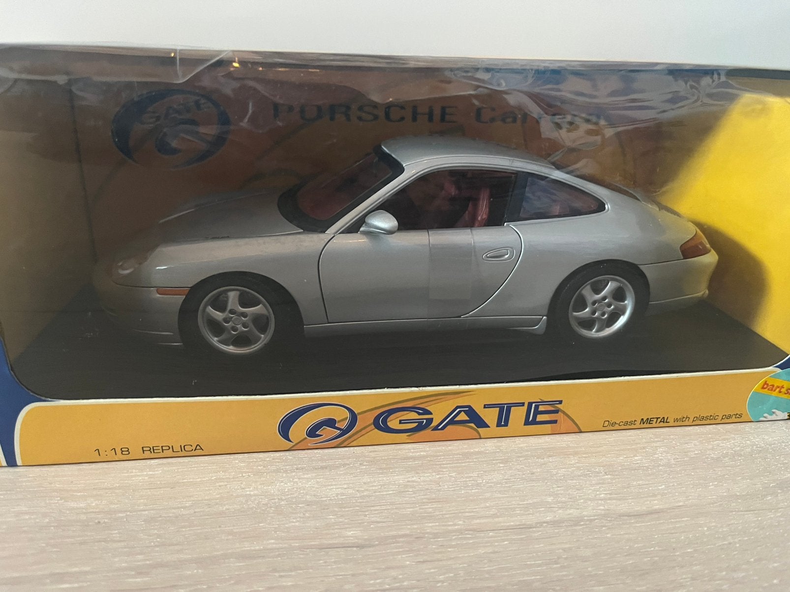 Porsche 911 (996) Coupé silver 01042 Gate 1:18, Envoi, Neuf, Voiture, Autres marques