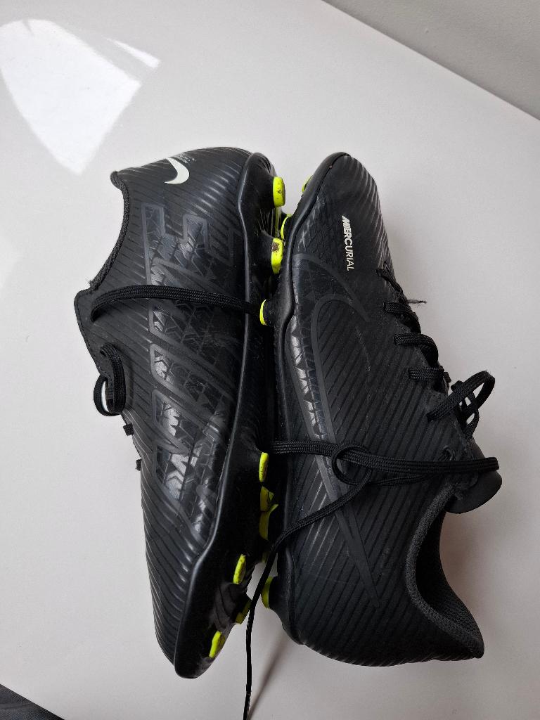 Voetbalschoen 38.5 Nike, Enlèvement