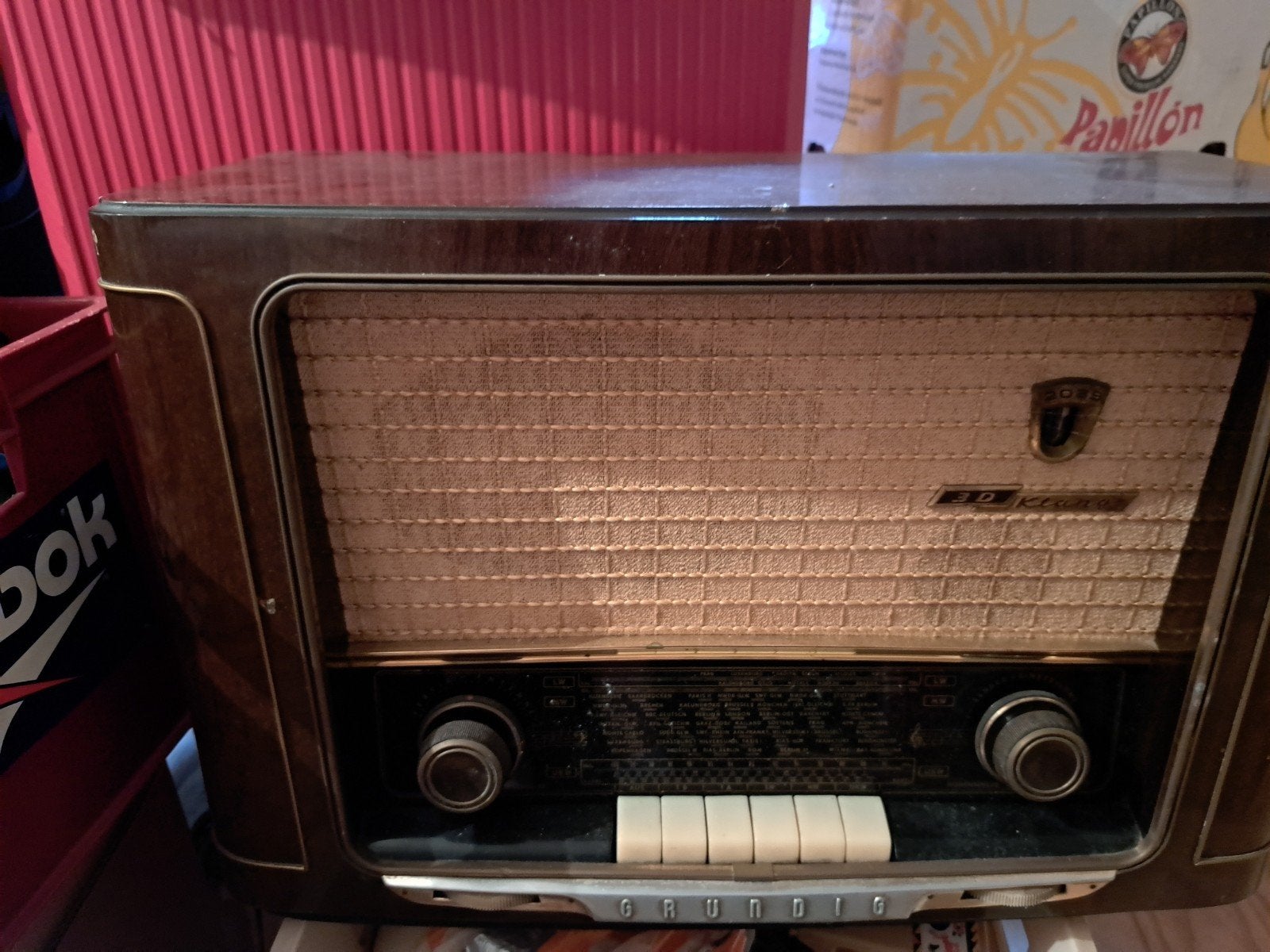 Oude radio met lampen, Ophalen