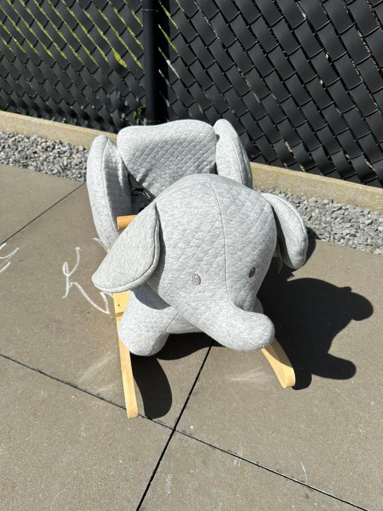 Nattou schommelolifant - grijs met houten onderstel, Ophalen, Zo goed als nieuw